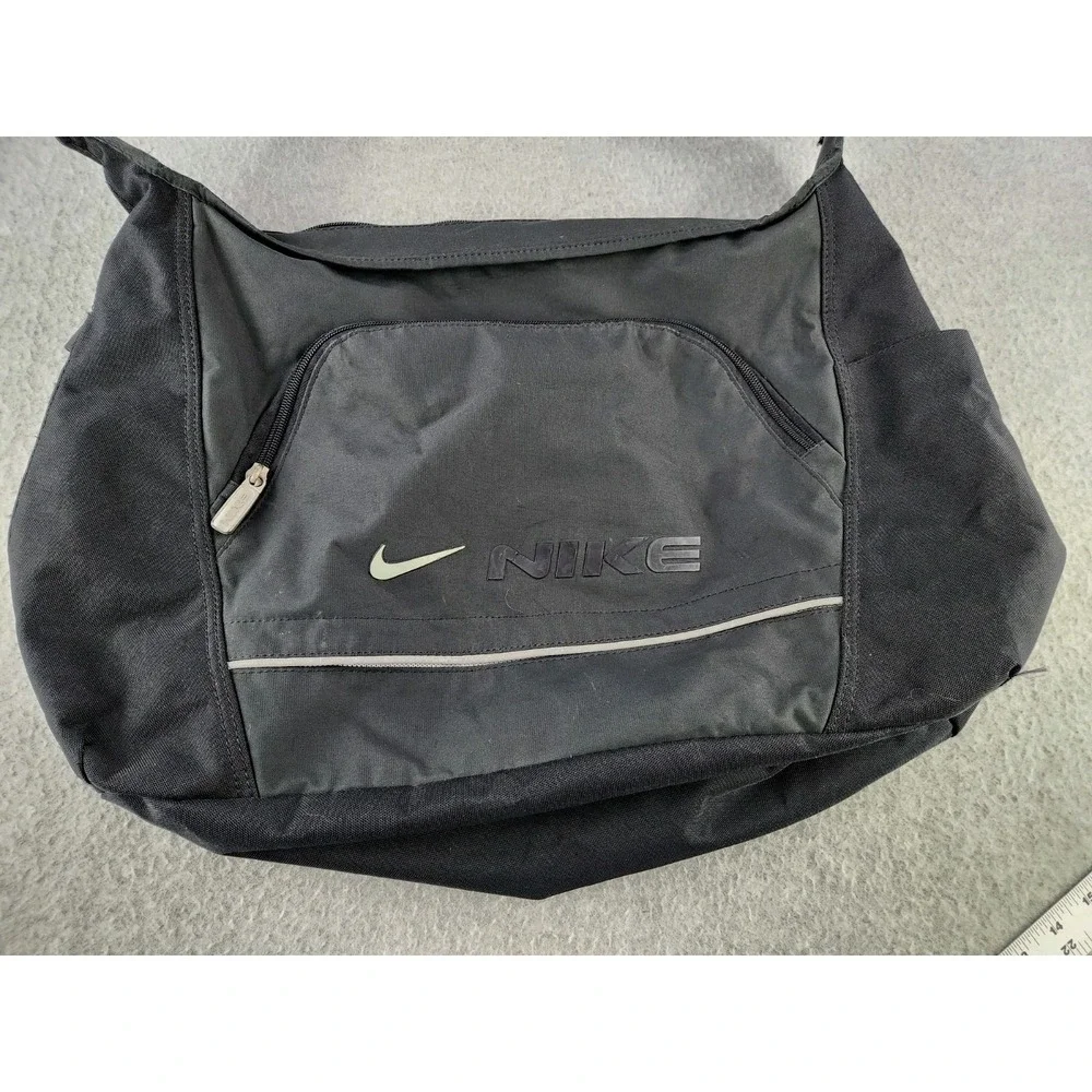 Vtg Nike‎ Y2K Crossbody Bag Duffle Shoulder Gym Workout Travel Carry On Gorpcore